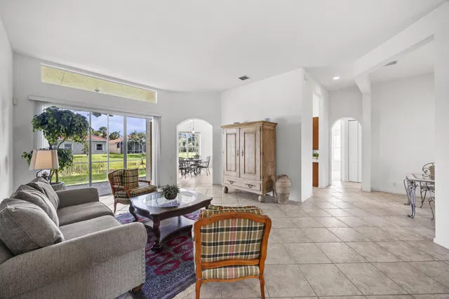 Residence photo 3