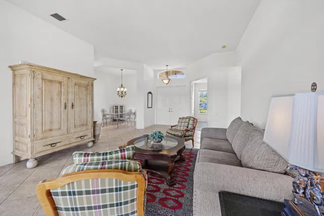 Residence photo 5