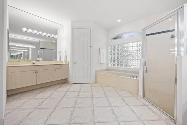 Residence photo 17