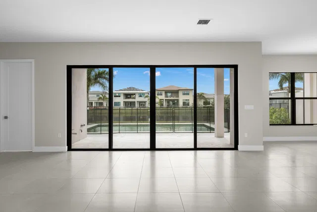 Residence photo 6