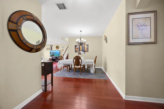 Residence photo 5