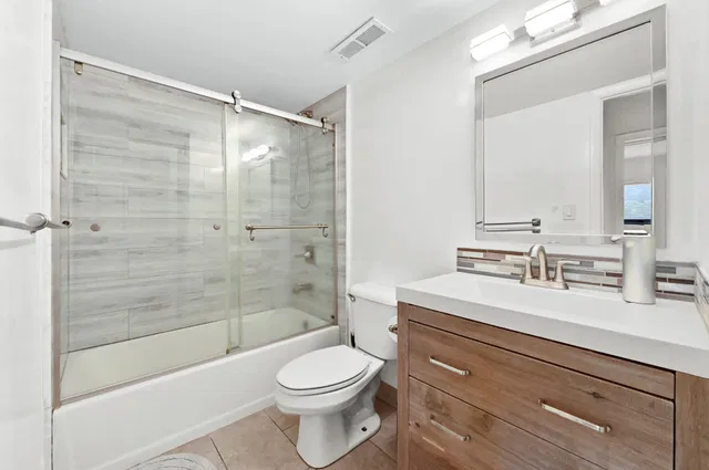 Unit 205 photo 5