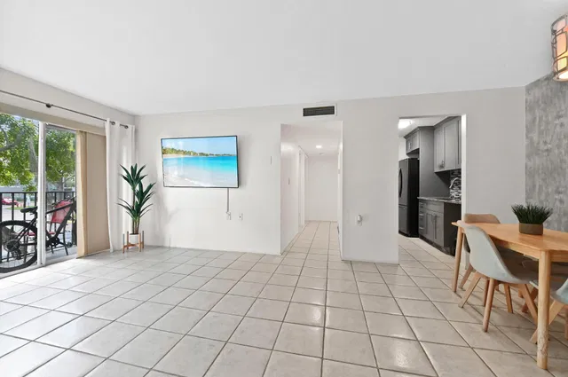 Unit 205 photo 7