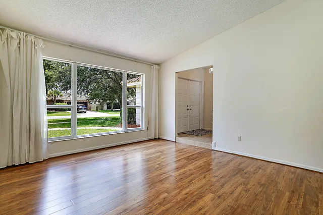  Residence photo 5