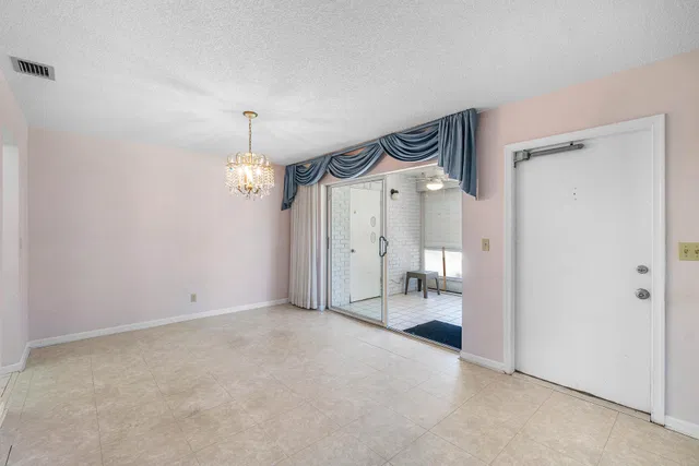 Unit 193 photo 7