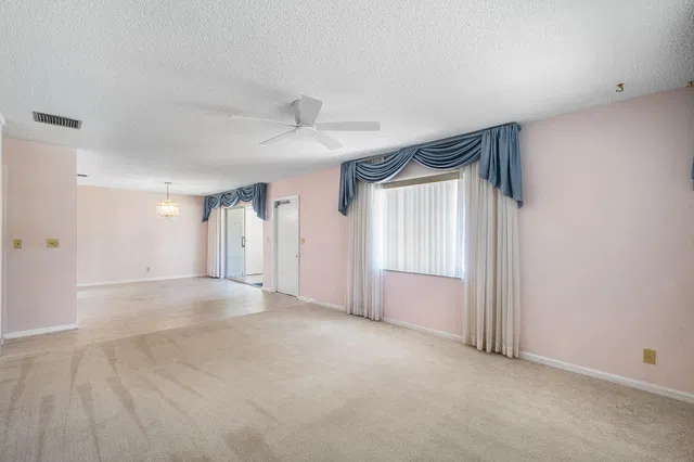 Unit 193 photo 9