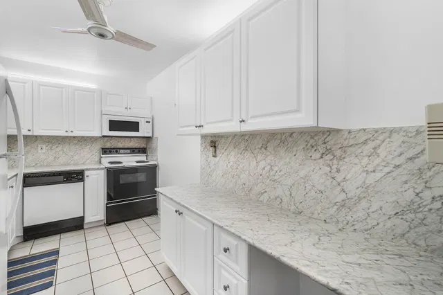 Unit 193 photo 16
