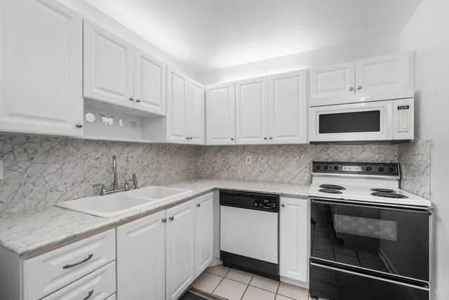 Unit 193 photo 17