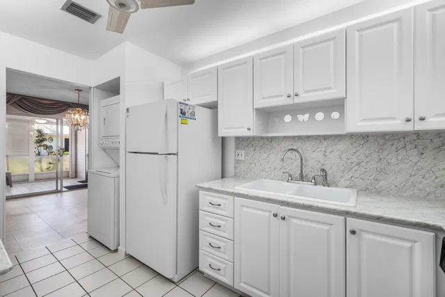Unit 193 photo 18