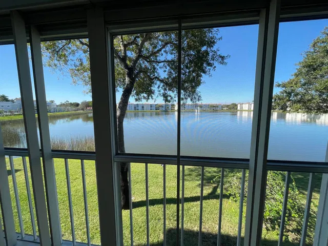 Unit 202 photo 5