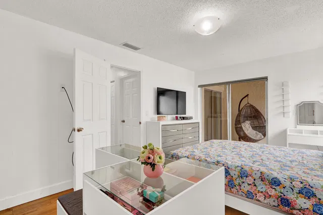 Unit 31 photo 15