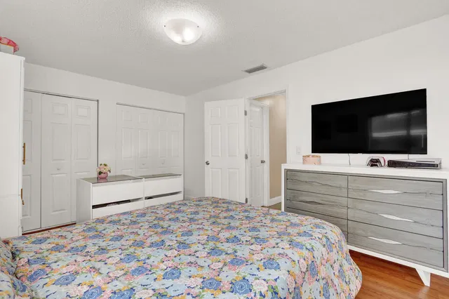 Unit 31 photo 17