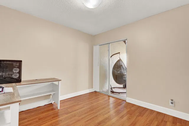 Unit 31 photo 18