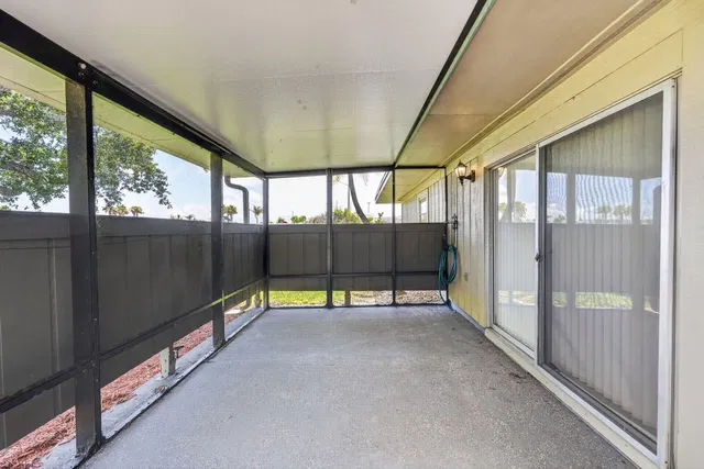  Residence photo 8