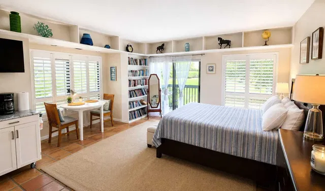 Unit 216 photo 3