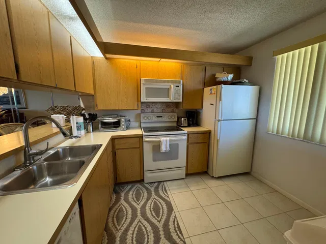  Unit 505 photo 7