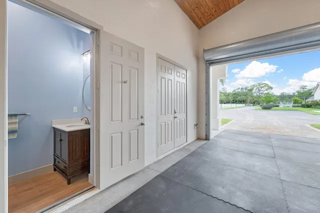 Residence photo 42