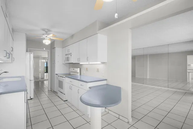 Singer Island Unit 705 photo 16