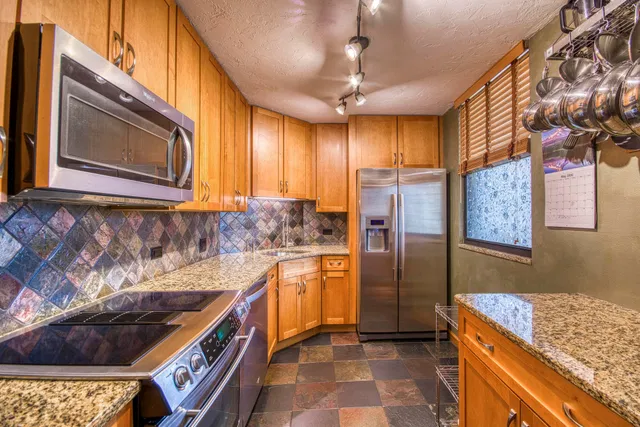 Unit 211 photo 14