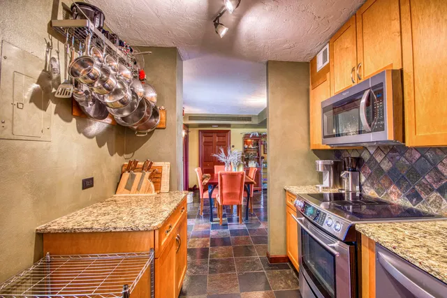 Unit 211 photo 15