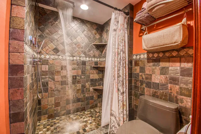 Unit 211 photo 18