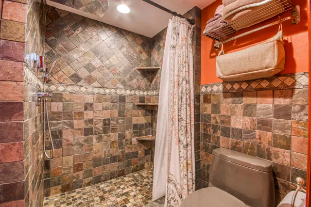 Unit 211 photo 20