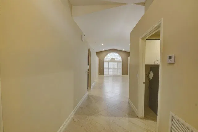 Residence photo 3