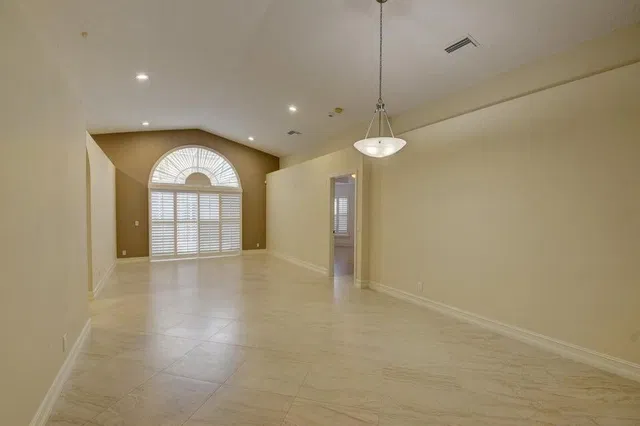 Residence photo 5