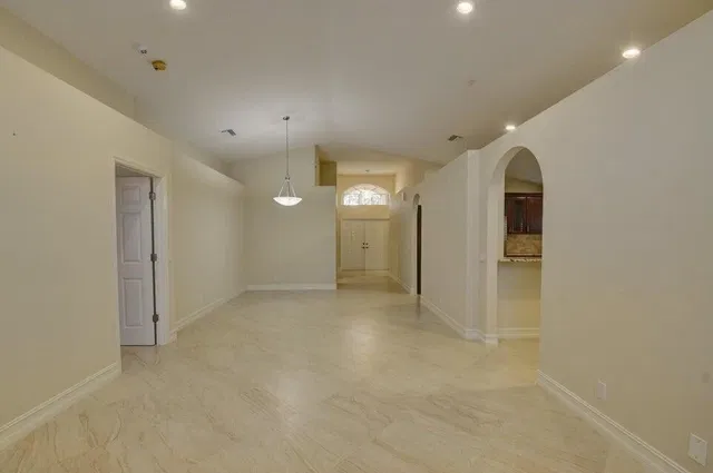 Residence photo 9
