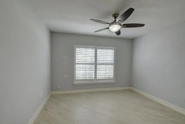 Residence photo 12