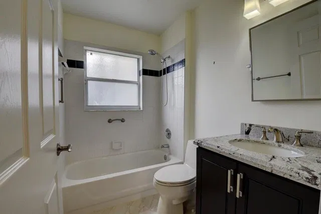 Residence photo 16