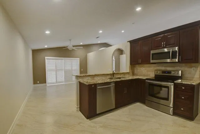 Residence photo 18