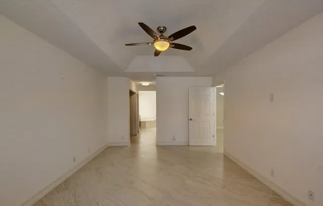 Residence photo 32