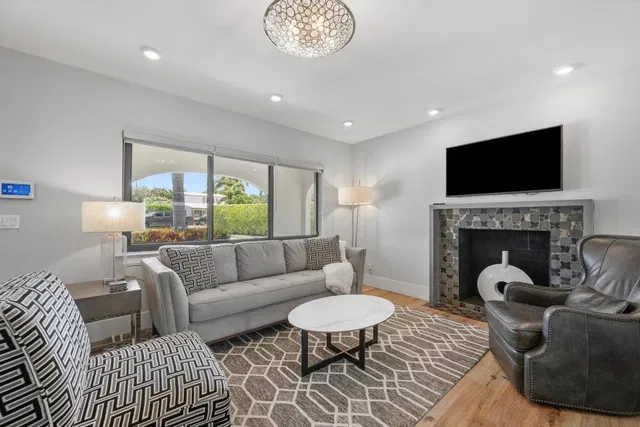 Residence photo 8