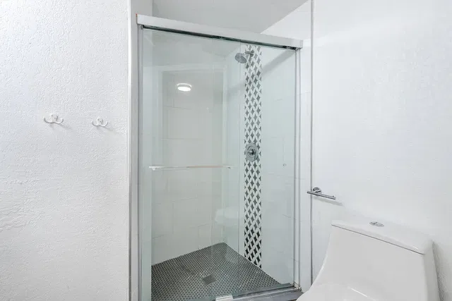 Unit C photo 24