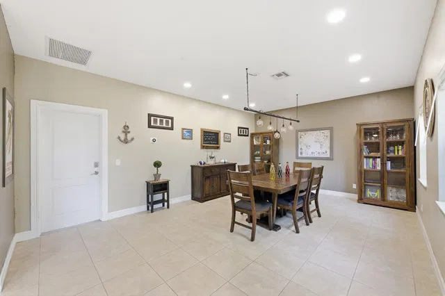 Residence photo 2