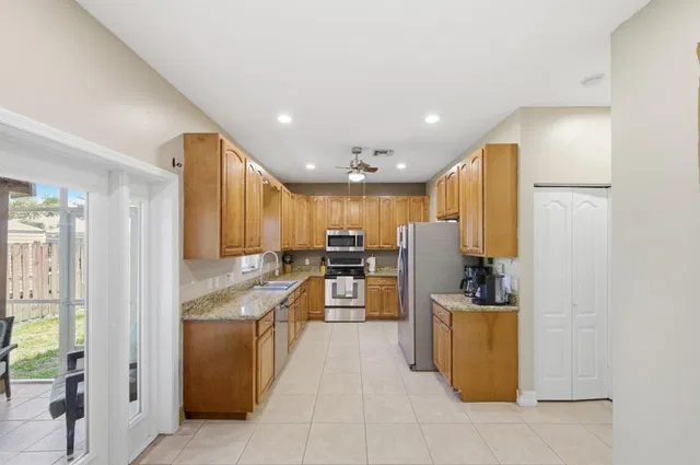 Residence photo 3