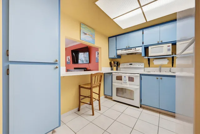  Unit 118 photo 11