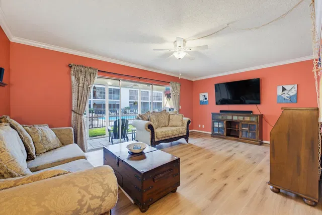  Unit 118 photo 18