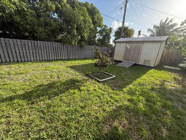 Residence photo 3