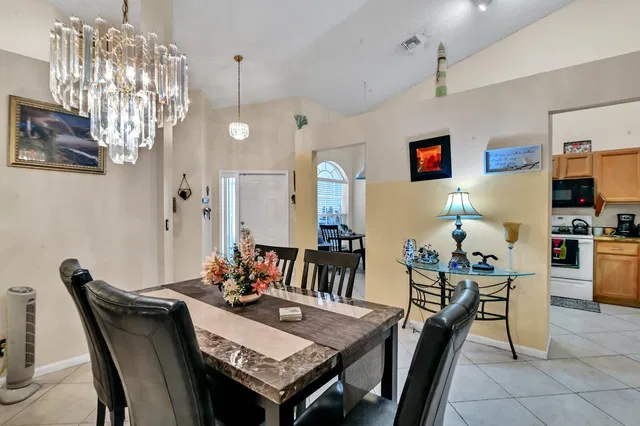 Residence photo 2