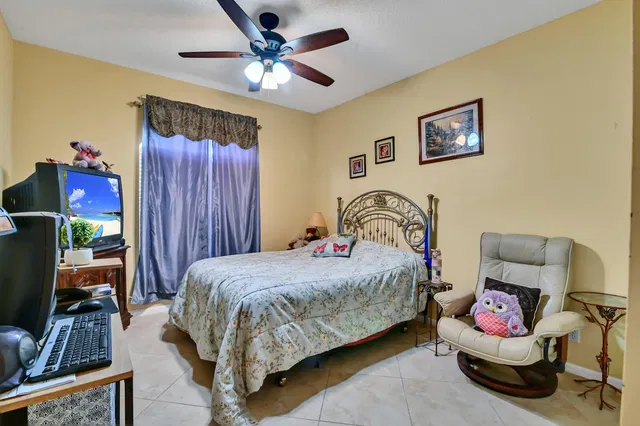 Residence photo 12