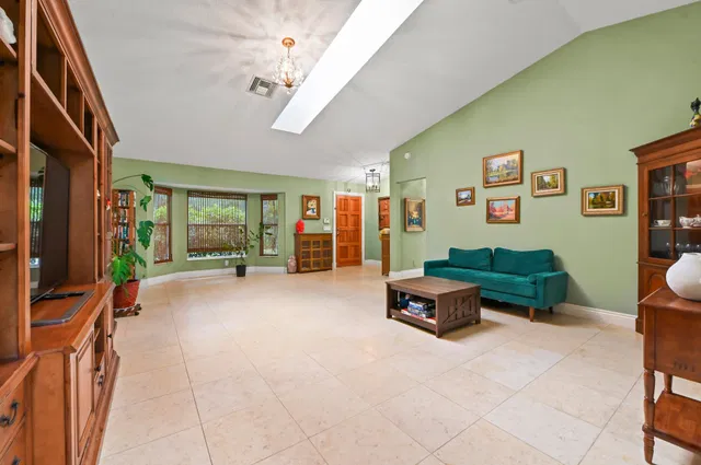 Residence photo 6