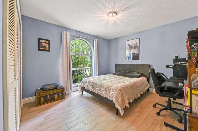 Residence photo 11