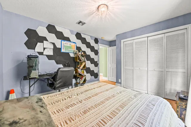 Residence photo 12