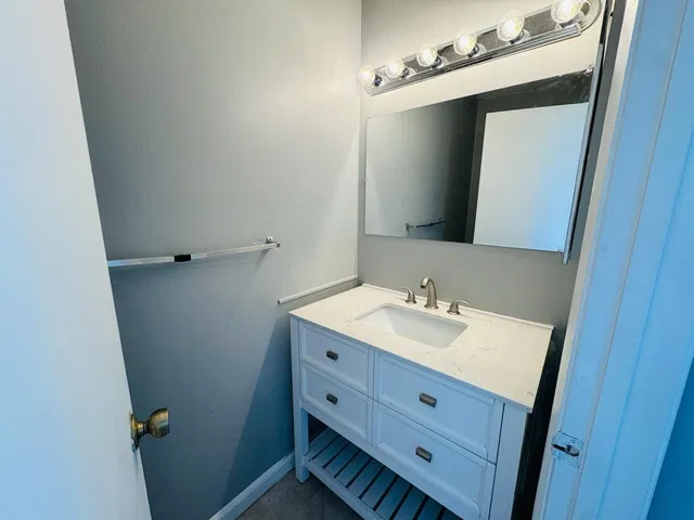 Unit E photo 9