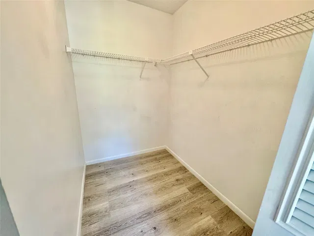 Unit E photo 16