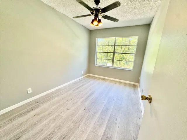 Unit E photo 17