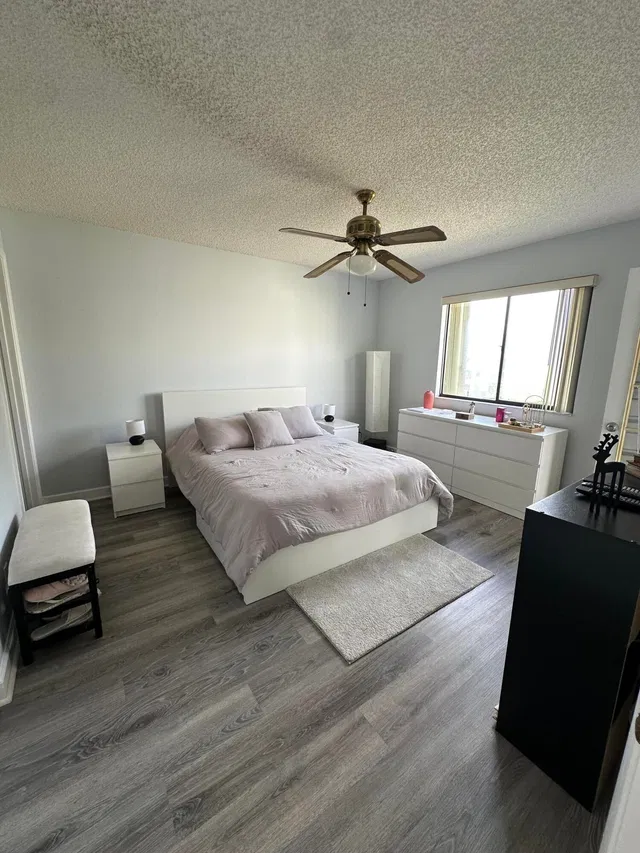 Unit 317 photo 4