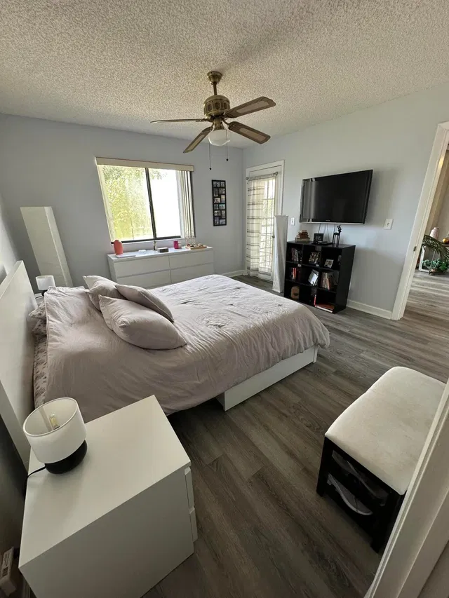 Unit 317 photo 5